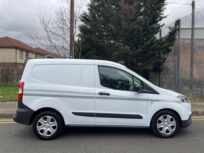 FORD TRANSIT COURIER