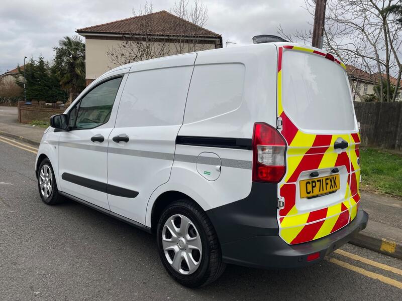 FORD TRANSIT COURIER