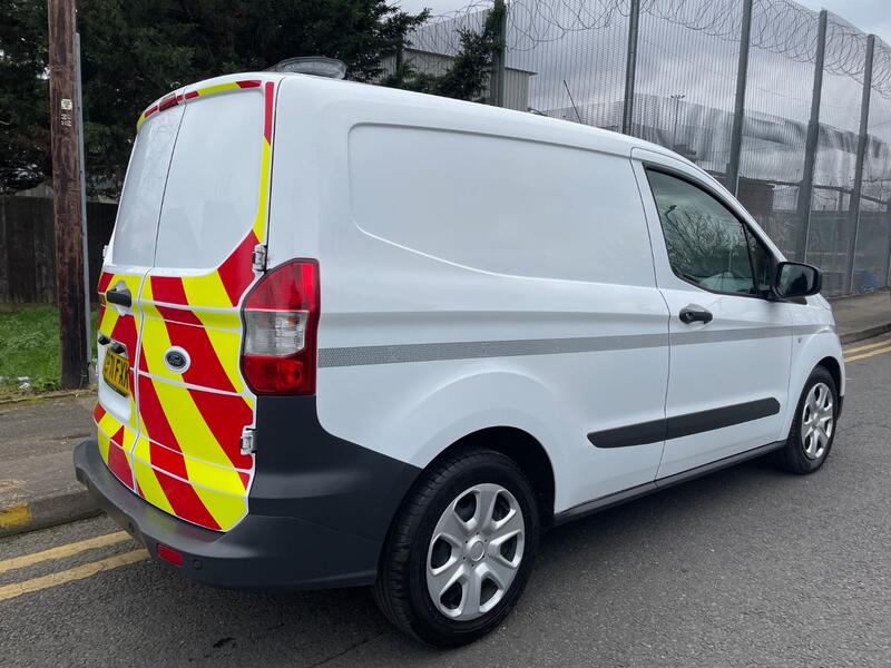 FORD TRANSIT COURIER