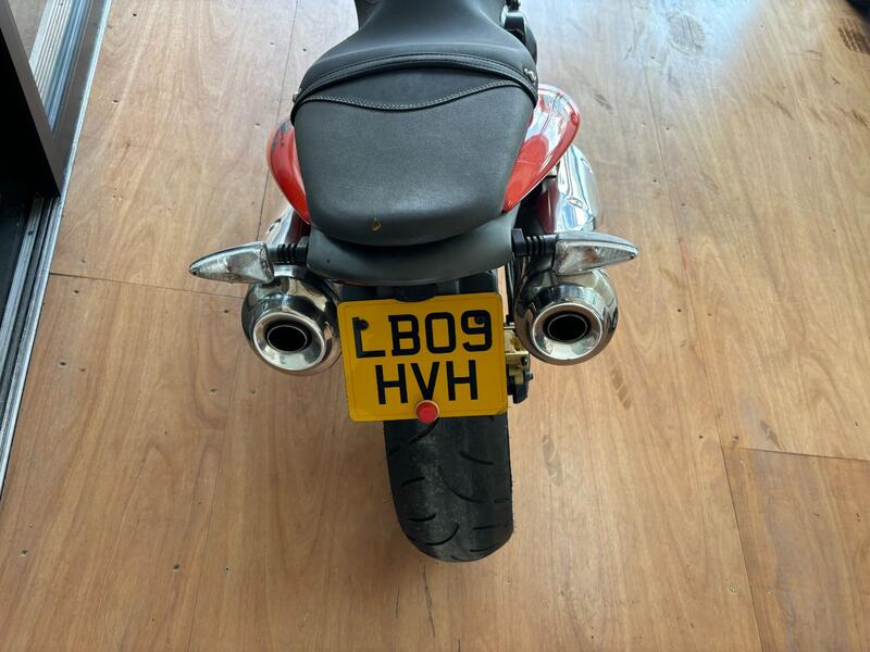 TRIUMPH STREET TRIPLE 675