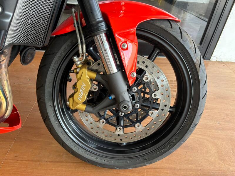 TRIUMPH STREET TRIPLE 675